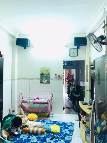 Phòng khách nhà phố Quận 1  Nhà phố đường hẻm  Trần Quang Khải, sổ hồng đầy đủ, diện tích đất 28.6m2.