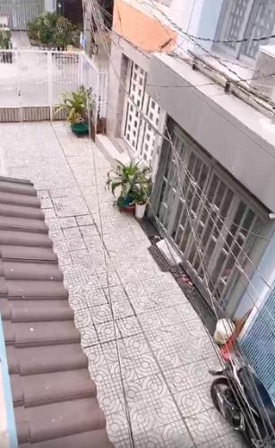 Đường hẻm nhà phố Quận Tân Phú Nhà phố hướng Bắc diện tích sử dụng 148.5m2, đầy đủ nội thất.