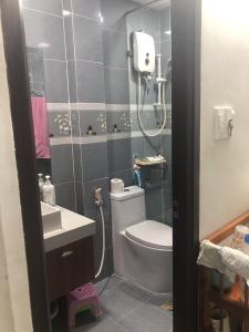 Toilet nhà phố Bình Thạnh Bán nhà hẻm Điện Biên Phủ, Bình Thạnh, sổ hồng, cách Vòng xoay Điện Biên Phủ 600m