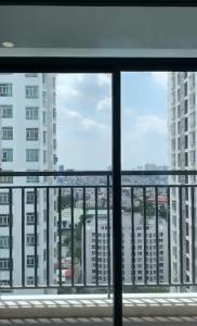View căn hộ Central Premium, Quận 8 Căn hộ Central Premium tầng 17 nội thất cơ bản, view nội khu mát mẻ.