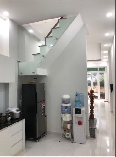 Phòng bếp nhà phố Trần Xuân Soạn, quận 7 Nhà phố trung tâm quận 7 thiết kế hiện đại, nội thất cơ bản.