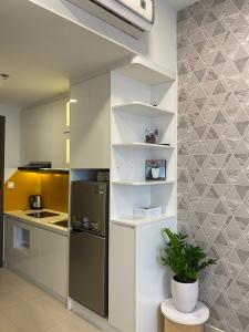 Phòng bếp officetel chung cư River Gate, Quận 4 Office-tel tầng cao chung cư River Gate ban công hướng Tây Bắc.