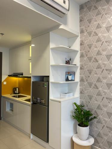 Phòng bếp officetel chung cư River Gate, Quận 4 Office-tel tầng cao chung cư River Gate ban công hướng Tây Bắc.