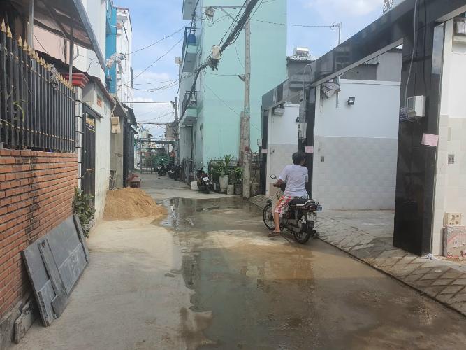 Hẻm trước nhà Nhà phố hướng Bắc diện tích sử dụng 231m2, hẻm xe hơi.