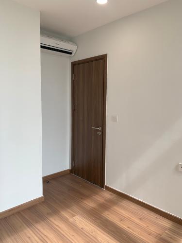 Cửa trước nhà Eco Green Saigon Căn hộ Eco Green Saigon bàn giao nội thất cơ bản, tiện nghi.