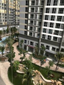 view ban công căn hộ  Vinhomes Central Park Căn hộ Vinhomes Central Park đầy đủ nội thất, hướng Đông Bắc