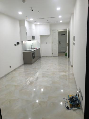 Phòng khách căn hộ VINHOMES GOLDEN RIVER Bán căn hộ Vinhomes Golden River 1PN, tầng cao, nội thất cơ bản, view sông Sài Gòn và bán đảo Thủ Thiêm