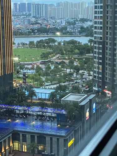 View căn hộ Vinhomes Central Park, Quận Bình Thạnh Căn hộ cao cấp Vinhomes Central Park tầng 16, view nội khu cực đẹp.