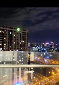 ban công Masteri Millennium Căn hộ Masteri Millennium đầy đủ nội thất, view sông và thành phố.