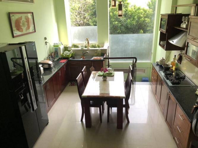 Phòng bếp nhà phố quận Phú Nhuận Bán nhà cách Bệnh viện Phú Nhuận 200m, sổ hồng, nội thất đầy đủ, có hồ bơi nhỏ.