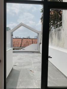 nhà phố Bình Thạnh Bán nhà hẻm Chu Văn An, thiết kế hiện đại, có sân thượng rộng.