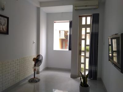 Bên trong nhà phố Hoàng Diệu, Quận 4 Nhà phố hẻm 4m, diện tích 21m2, khu ăn uống sầm uất.