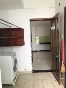 Phòng giặt đồ Chánh Hưng Giai Việt, Quận 8 Căn hộ Chánh Hưng Giai Việt tầng trung, nội thất đầy đủ.