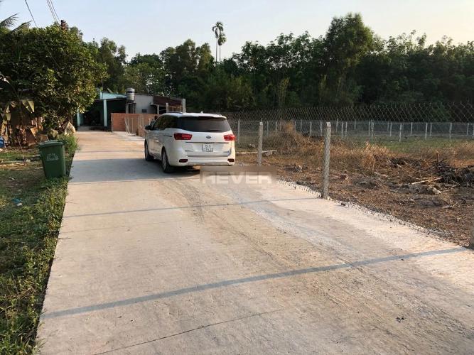 Đường trước đất nền Huyện Củ Chi Đất nền diện tích 411m2, khu dân cư đông đúc cách Quốc lộ 22 chỉ 900m.
