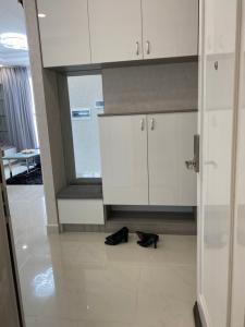 phòng bếp căn hộ sài gòn mia Bán căn hộ Saigon Mia thiết kế hiện đại, nội thất đầy đủ.