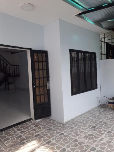 Bên trong nhà phố Huỳnh Tấn Phát, Quận 7 Nhà phố có sân và hành lang rộng, hướng Tây, hẻm xe hơi.