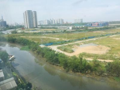 View ban công La Astoria, Quận 2 Căn hộ La Astoria cửa chính hướng Đông, nội thất đầy đủ.