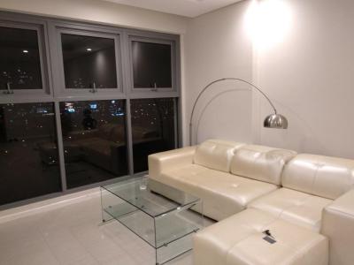 Phòng khách Diamond Island Quận 2  Căn hộ Diamond Island tầng trung, view thành phố lung linh về đêm.