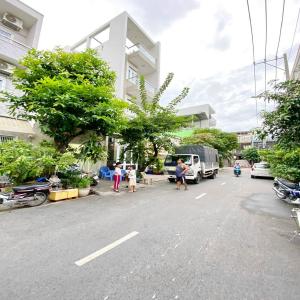 Đường nhà phố Quận 7 Nhà phố mặt tiền hướng Nam, khu dân cư an ninh yên tĩnh.