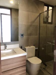 phòng vệ sinh căn hộ midtown Căn hộ tầng cao Phú Mỹ Hưng Midtown, ban công thoáng mát