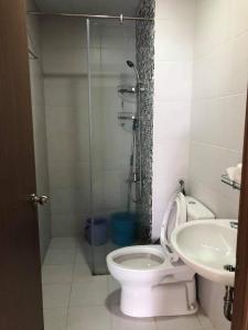 Phòng tắm La Astoria, Quận 2 Căn hộ La Astoria tầng trung, bàn giao nội thất đầy đủ.