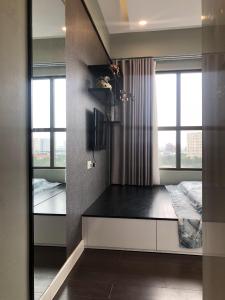 không gian căn hộ The Sun Avenue Bán căn hộ The Sun Avenue view hồ bơi và tòa Landmark 81.