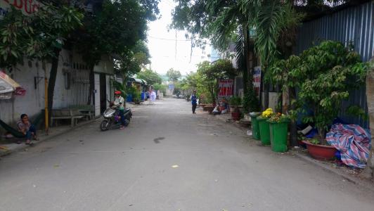 Đường trước nhà phố Quận 9 Bán nhà hẻm Nguyễn Văn Tăng, Quận 9, hướng Đông Nam, cách Uỷ ban Quận 9 khoảng 3km