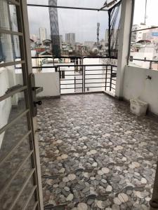Sân thượng nhà phố Quận 1 Nhà phố trung tâm thành phố Quận 1 hướng Nam, đầy đủ nội thất.