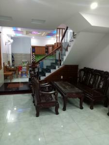 Phòng khách nhà phố Quận Gò Vấp Nhà phố hướng Tây Bắc diện tích sử dụng226.7m2, đầy đủ nội thất.