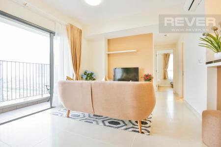 Phòng khách gần ban công hướng Đông Nam Căn góc tầng cao T4A Masteri Thảo Điền