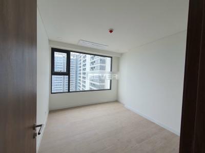 Phòng ngủ Kingdom 101, Quận 10 Căn hộ Kingdom 101 nội thất cơ bản, ban công hướng Nam.