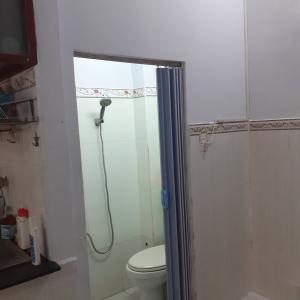 Toilet nhà phố Nhà phố hướng Tây diện tích sử dụng 49m2, khu dân cư an ninh.