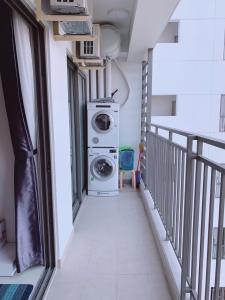 Ban công căn hộ The Sun Avenue Căn hộ The Sun Avenue thuộc tầng trung, diện tích 76m2