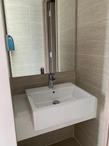 Phòng tắm căn hộ Vinhomes Grand Park Căn hộ Vinhomes Grand Park nội thất cơ bản, view nội khu yên tĩnh.