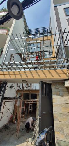 Mặt tiền Nhà phố hướng Đông, ngay khu dân cư an ninh yên tĩnh.