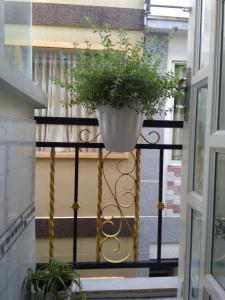 Bên trong nhà phố Hoàng Diệu, Quận 4 Nhà phố hẻm 4m, diện tích 21m2, khu ăn uống sầm uất.