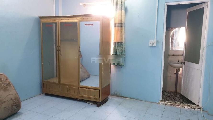 Bên trong nhà phố Chiến Lược, Bình Tân Nhà phố hướng Tây, hẻm xe tải 8m, diện tích 140m2.