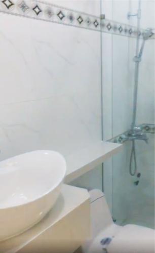 toilet Nhà phố hướng Đông Nam trong dự án Lux Home Garden.