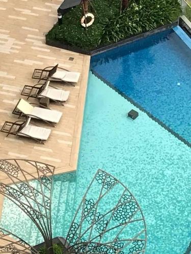 Hồ bơi căn hộ The Sun Avenue Căn hộ tầng cao The Sun Avenue, tiện ích cao cấp, nội thất đầy đủ.