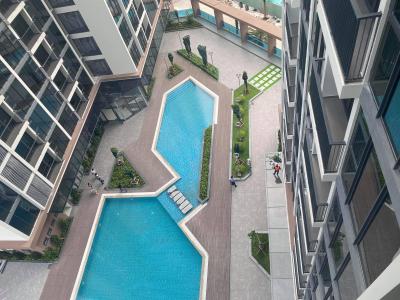 View nội khu Eco Green Saigon Căn hộ Eco Green Saigon tầng trung, view sông và thành phố thoáng mát.