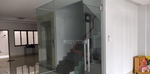 Không gian mặt bằng kinh doanh quận Thủ Đức Mặt bằng kinh doanh hướng Nam đường nhà lộ giới 25m, nội thất cơ bản.