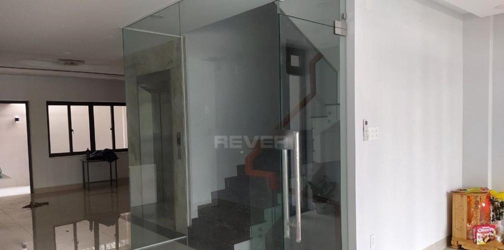 Không gian mặt bằng kinh doanh quận Thủ Đức Mặt bằng kinh doanh hướng Nam đường nhà lộ giới 25m, nội thất cơ bản.