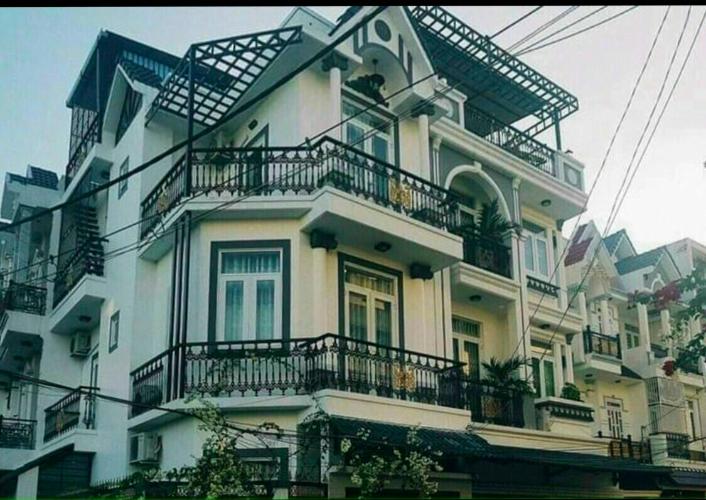 Mặt tiền nhà phố Huyện Nhà Bè Nhà phố diện tích 66m2 có cửa hậu xe hơi đậu trong nhà, nội thất cơ bản.