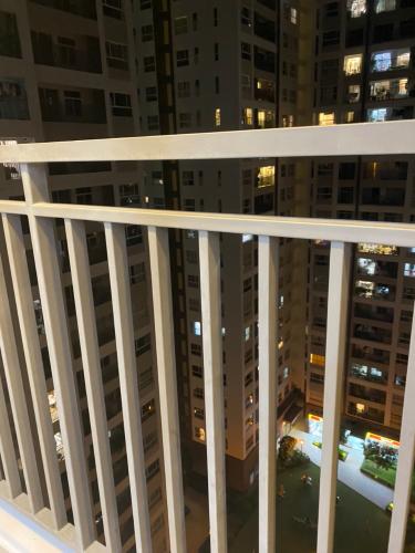 view nhìn ra phía ngoài căn hộ sunrise riverside Bán căn hộ tầng cao Sunrise Riverside đầy đủ nội thất, dọn vào ở ngay.