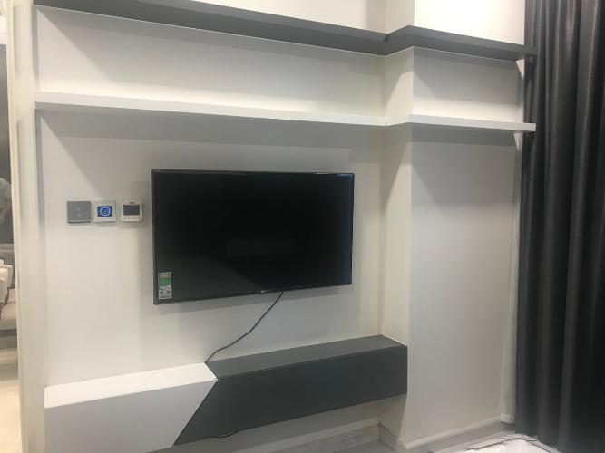 Phòng khách Vinhomes Golden River, Quận 1 Căn hộ Vinhomes Golden River tầng cao, đầy đủ nội thất.