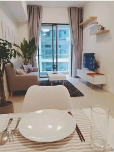 Phòng khách Gateway Thảo Điền, Quận 2 Căn hộ Gateway Thảo Điền tầng trung, đầy đủ nội thất.