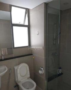 Phòng tắm căn hộ Riviera Point, Quận 7 Căn hộ Riviera Point đầy đủ nội thất, ban công hướng Đông Nam.