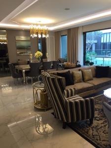 Phòng khách và phòng ăn Feliz En Vista Quận 2 Căn hộ Feliz En Vista nội thất sang trọng, view nội khu.