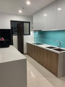 Bếp One Verandah Quận 2 Căn hộ One Verandah 2 phòng ngủ, view thành phố lung linh về đêm