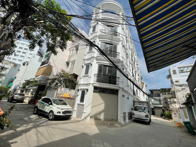 Mặt tiền nhà phố Quận Bình Thạnh Nhà phố có 2 mặt tiền hẻm xe hơi hướng Bắc thoáng mát, sổ hồng riêng.